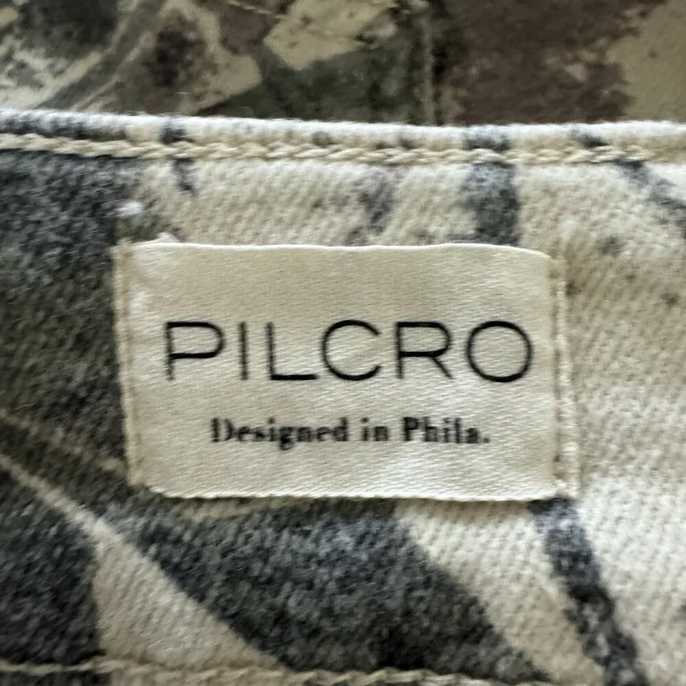 Pilcro Gray and Cream Abstract Women's Flare Jeans - Picture 9 of 12